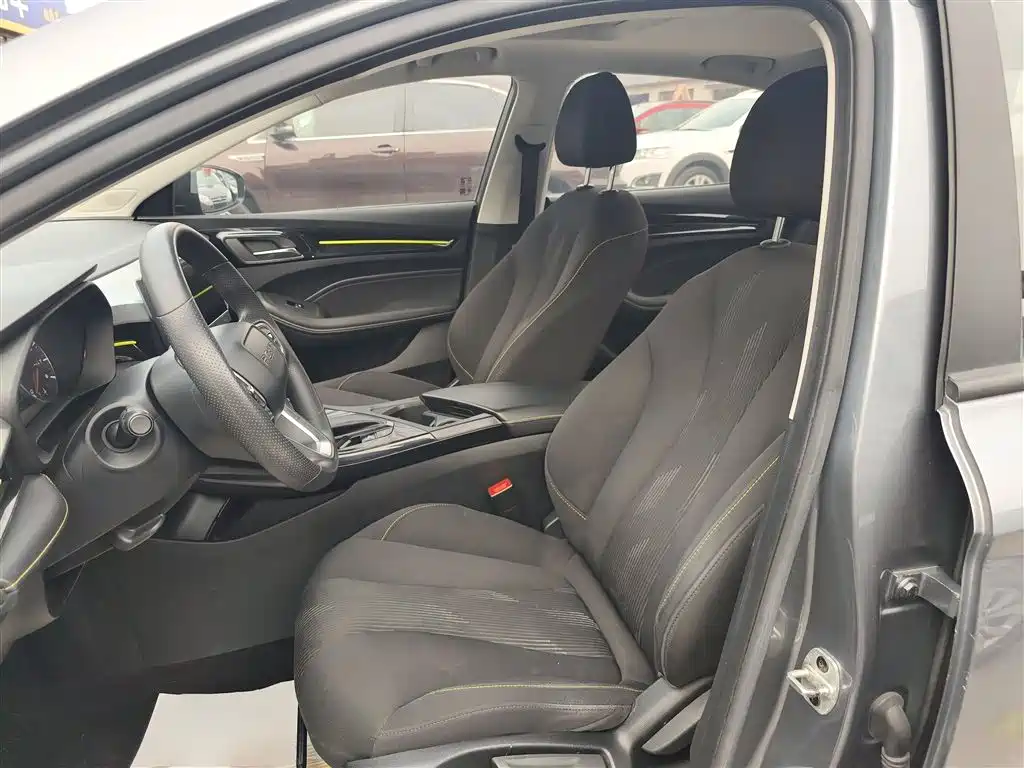 Roewe i5 1.5 L CVT Platinum