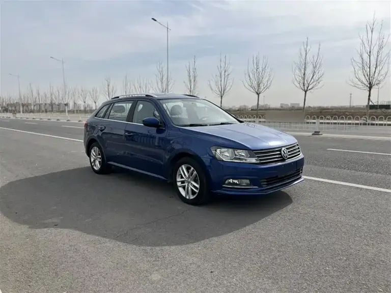 Volkswagen Gran Lavida 230 TSI DSG Comfort