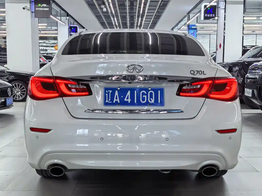 Infiniti Q70 Q70 L 2.5 L Elite