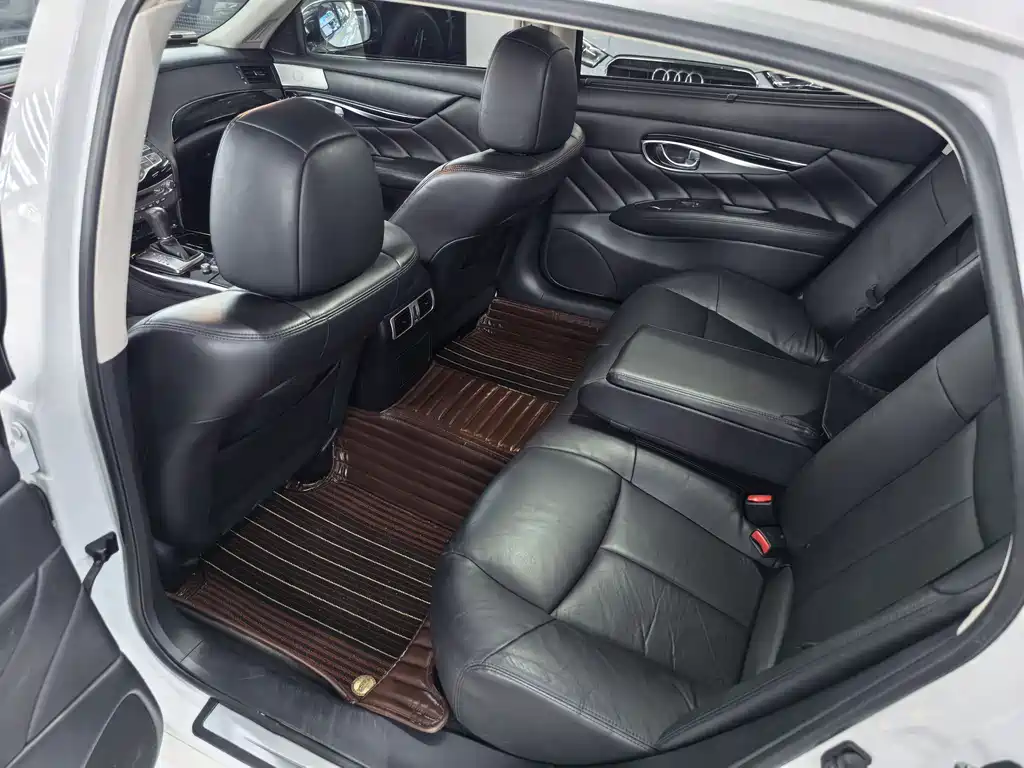 Infiniti Q70 Q70 L 2.5 L Elite