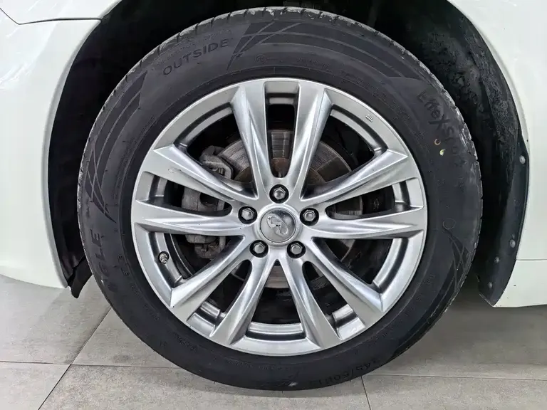 Infiniti Q70 Q70 L 2.5 L Elite