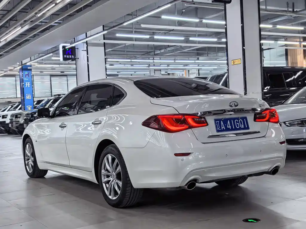 Infiniti Q70 Q70 L 2.5 L Elite
