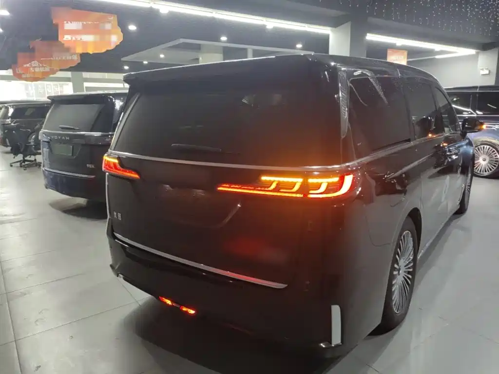 Voyah Dreamer PHEV 4 WD Flagship Kunpeng