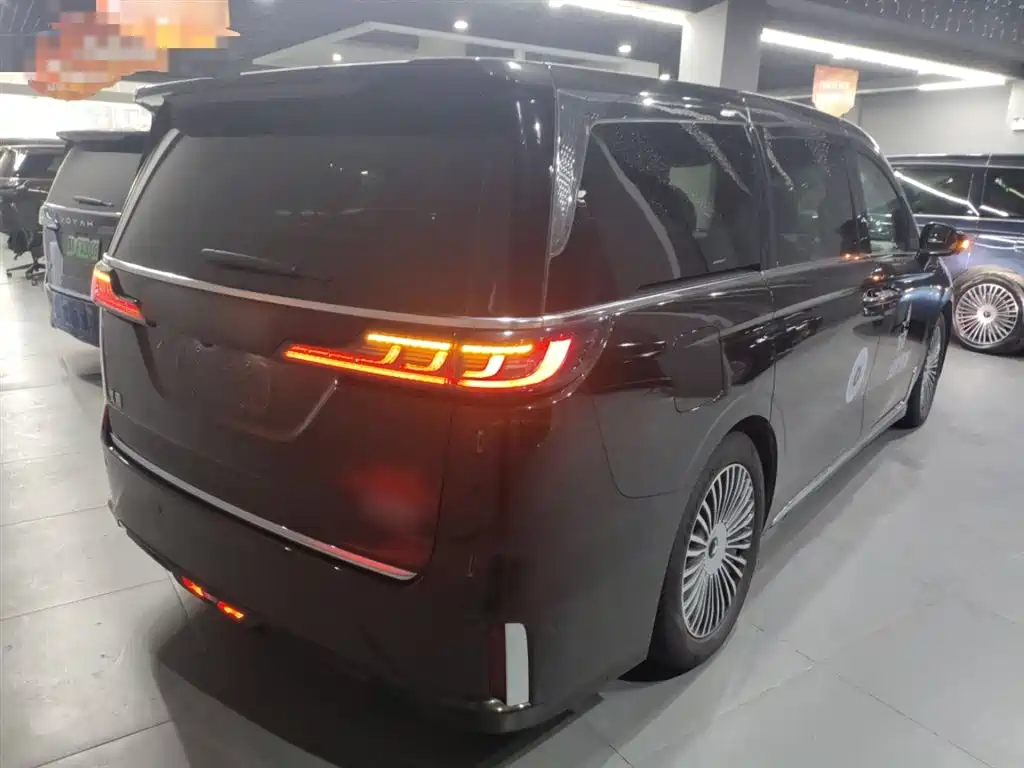 Voyah Dreamer PHEV 4 WD Flagship Kunpeng