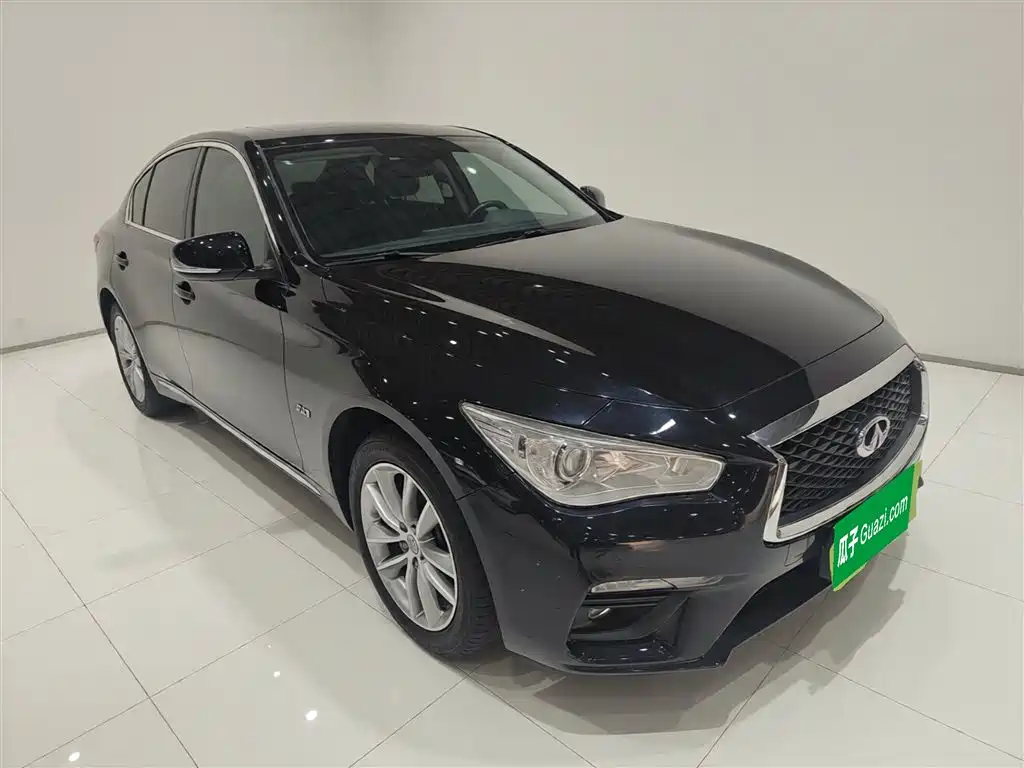 Infiniti Q50 L 2.0 T Comfort CN-VI