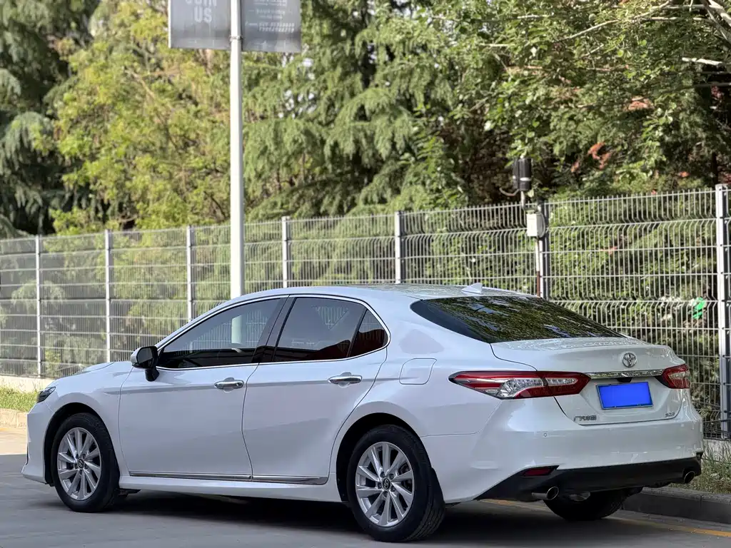 Camry 2.0 G Luxury