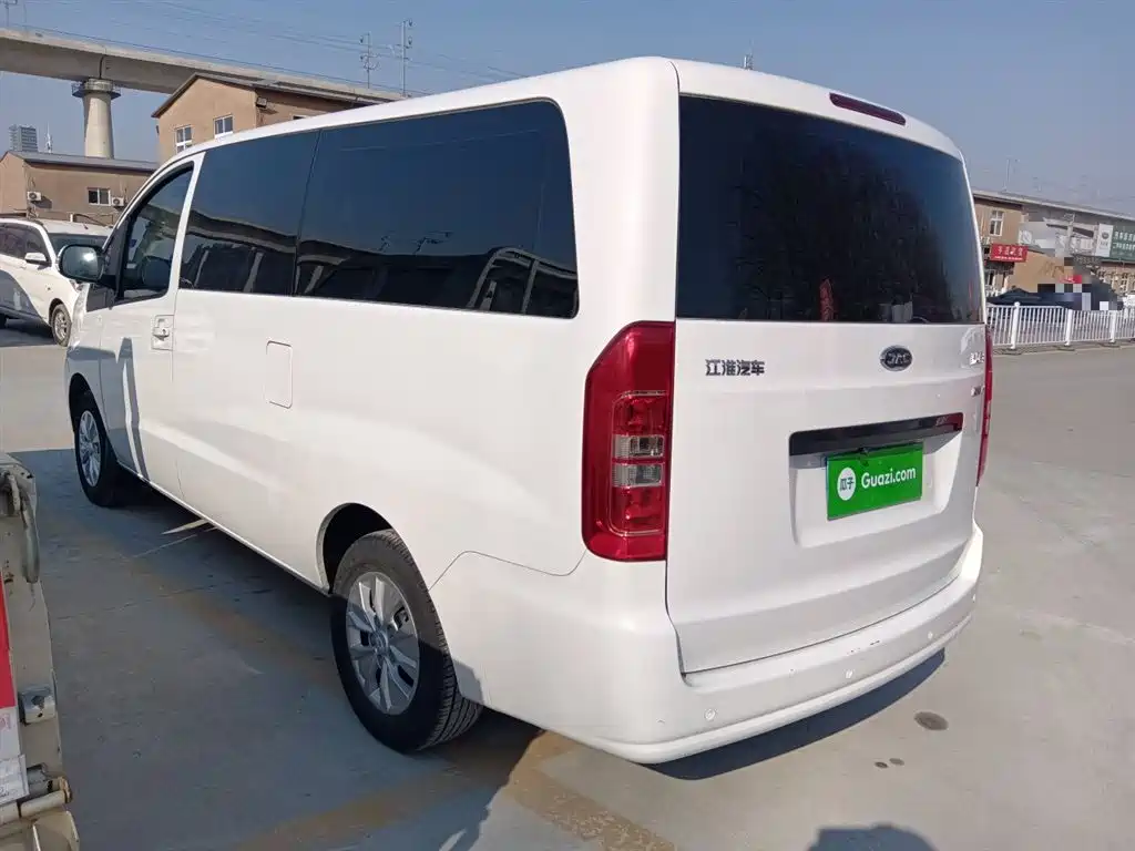 Refine M3 瑞风M3 2022款 PLUS 宜家版 1.8 L 舒适型