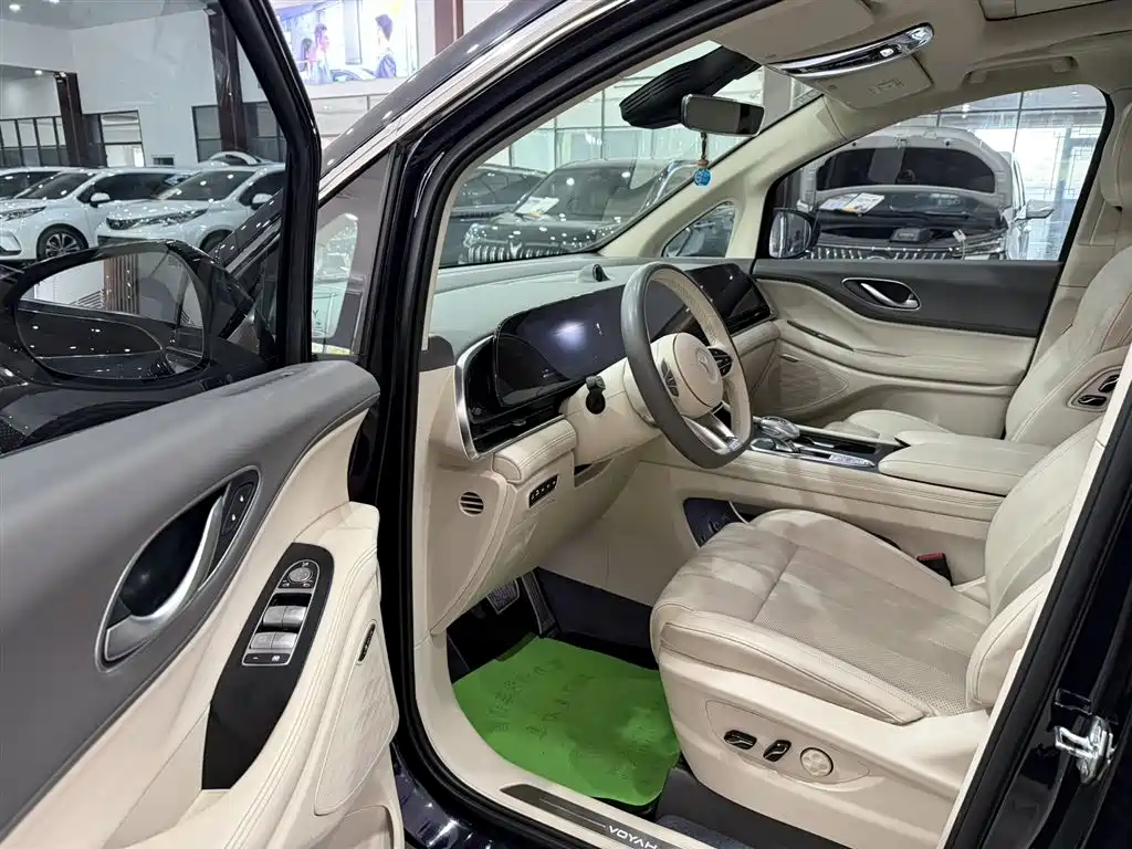 Voyah Dreamer Low Carbon Dream + Smart Enjoyment Package