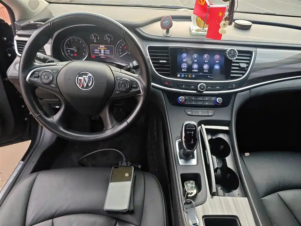 LaCrosse 652 T Luxury