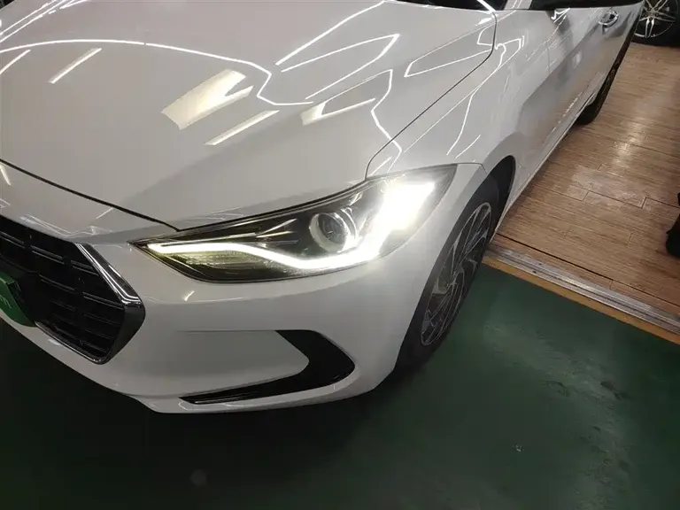 Hyundai Elantra 1.5 L CVT Smart Dazzle · Elite
