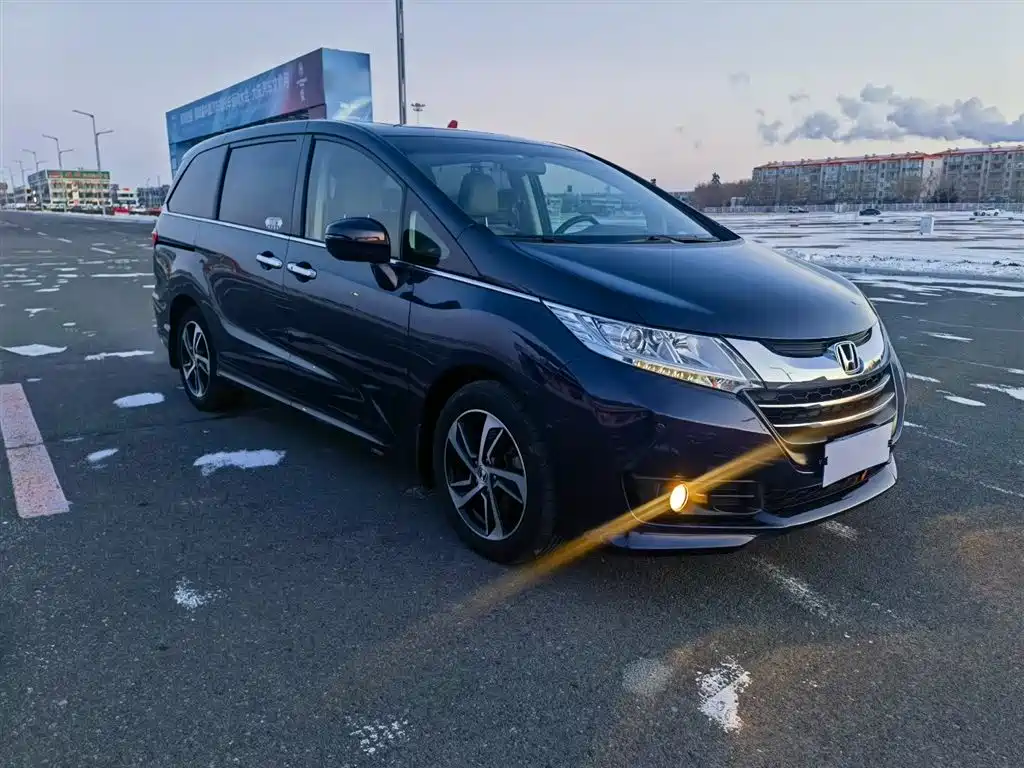 Odyssey 2.4 L Luxury