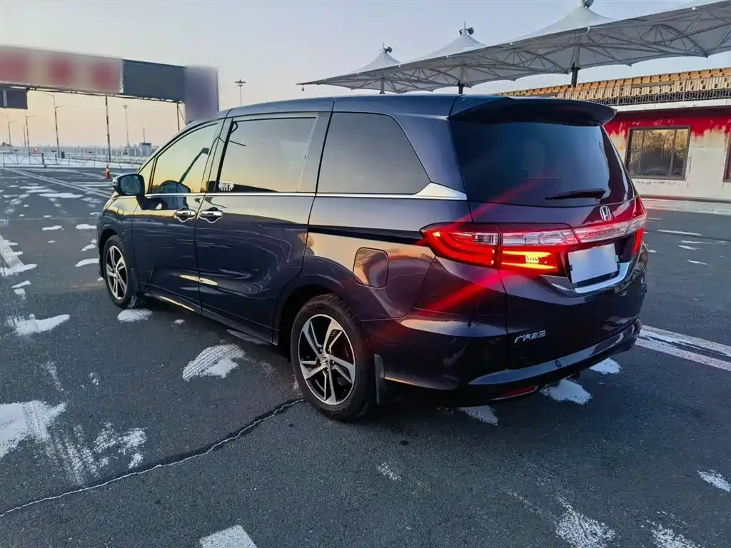 Odyssey 2.4 L Luxury