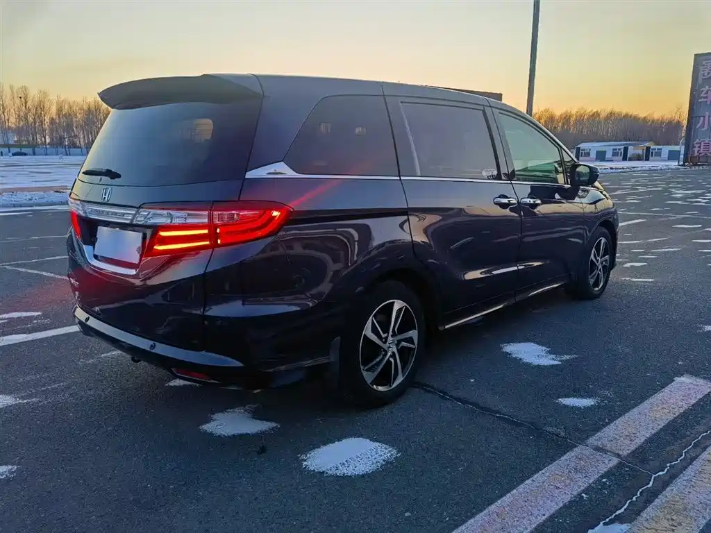 Odyssey 2.4 L Luxury