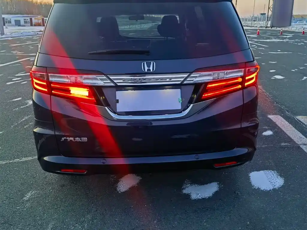 Odyssey 2.4 L Luxury