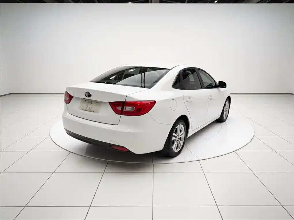 Besturn B30 奔腾B30 2017款 1.6 L 手动豪华型
