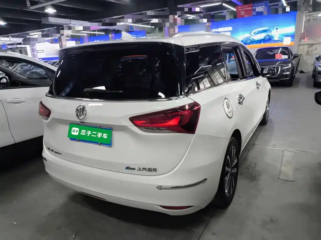 Buick GL6 323 T Light Hybrid Connected Distinguished