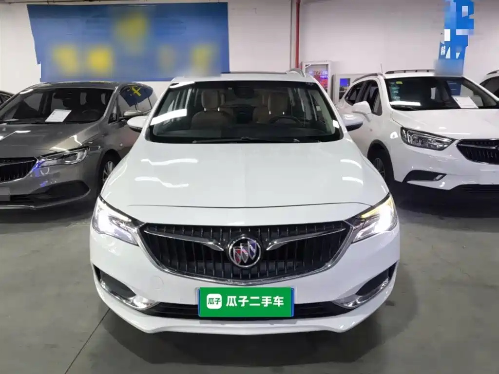 Buick GL6 323 T Light Hybrid Connected Distinguished
