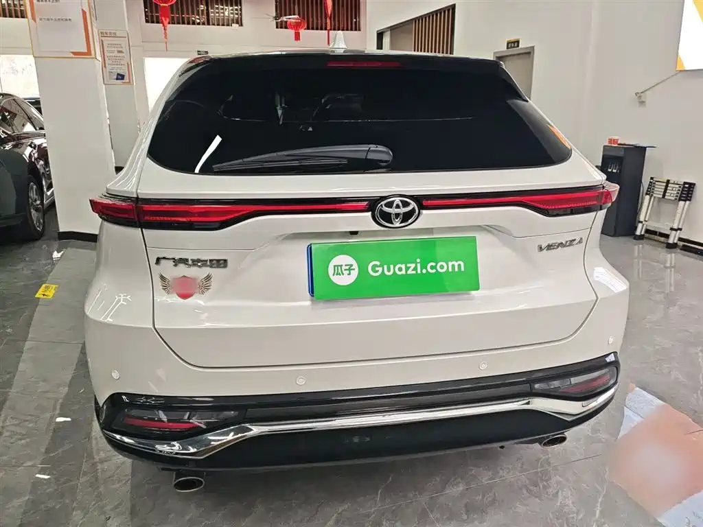 Venza 2.0 L CVT 2 WD Luxury