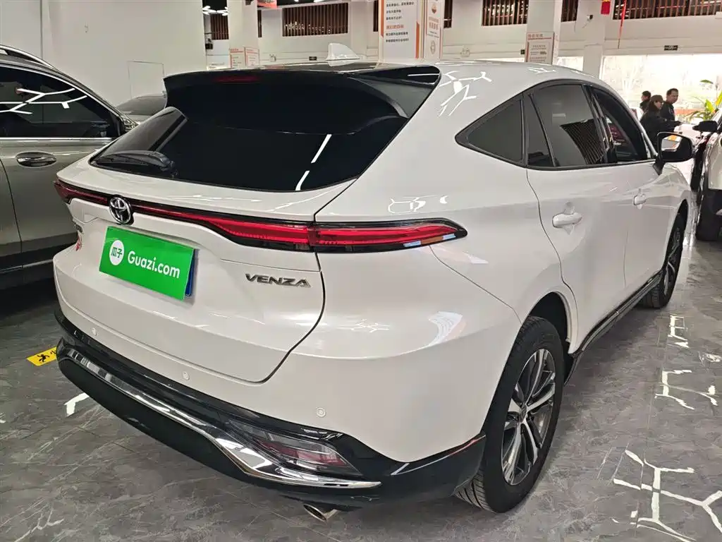 Venza 2.0 L CVT 2 WD Luxury