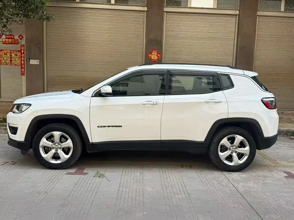 Compass 200 T Auto Home Enjoyment