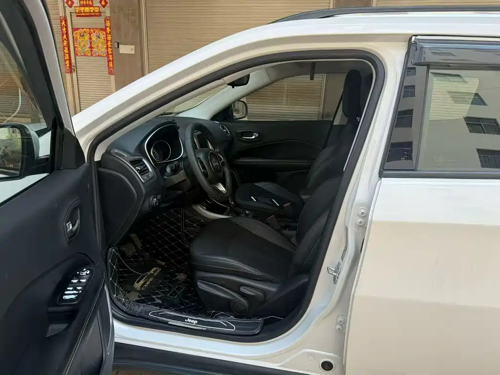 Compass 200 T Auto Home Enjoyment