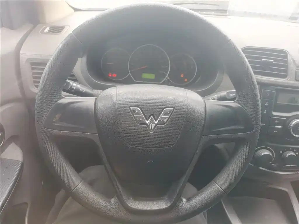 Wuling Hongguang 1.2 L S Basic CN-VI LSI