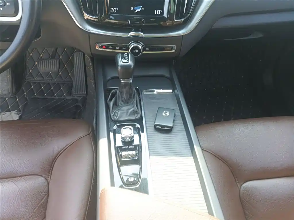 Volvo XC60 T5 4 WD Smart Ease Luxury