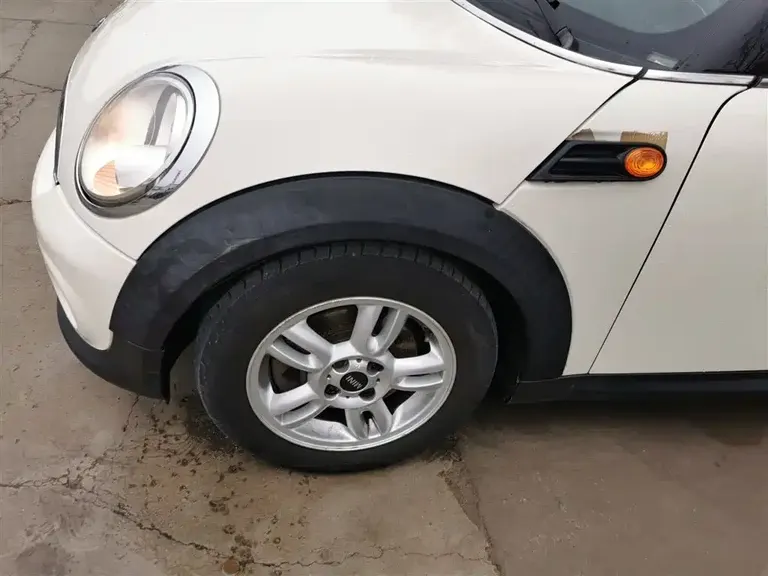 MINI 1.6 L ONE