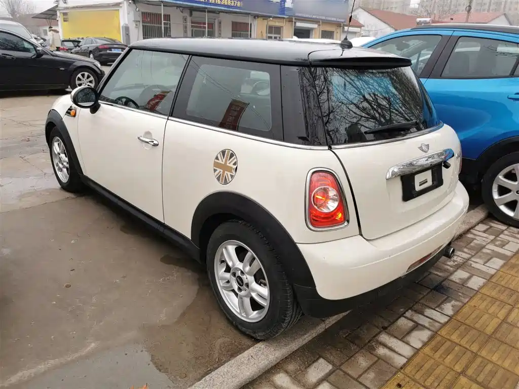 MINI 1.6 L ONE