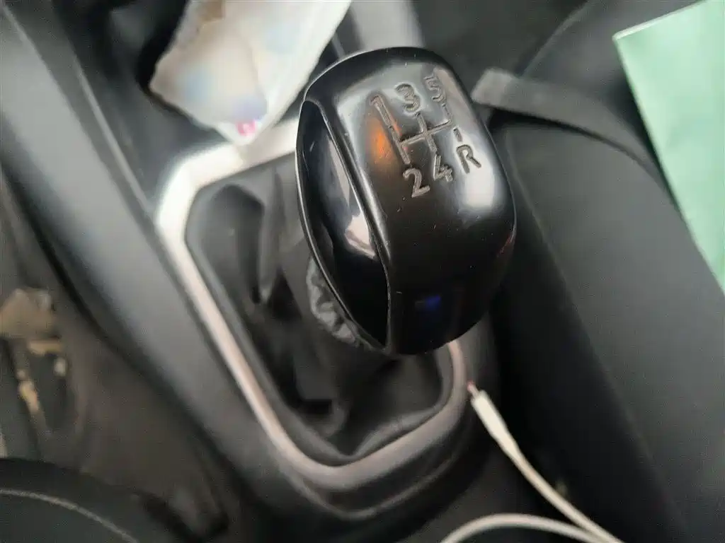 Peugeot 301 1.6 L Manual Comfort