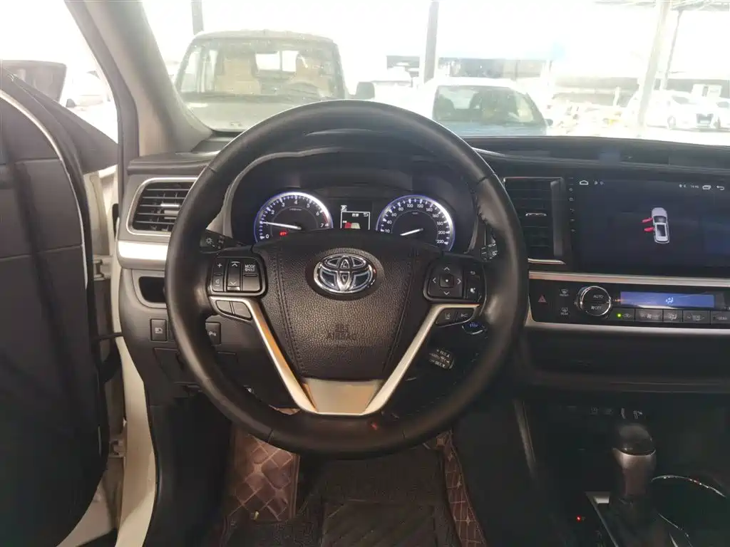 Highlander 2.0 T 4 WD Luxury 7-seat CN-V