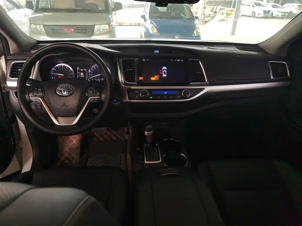 Highlander 2.0 T 4 WD Luxury 7-seat CN-V