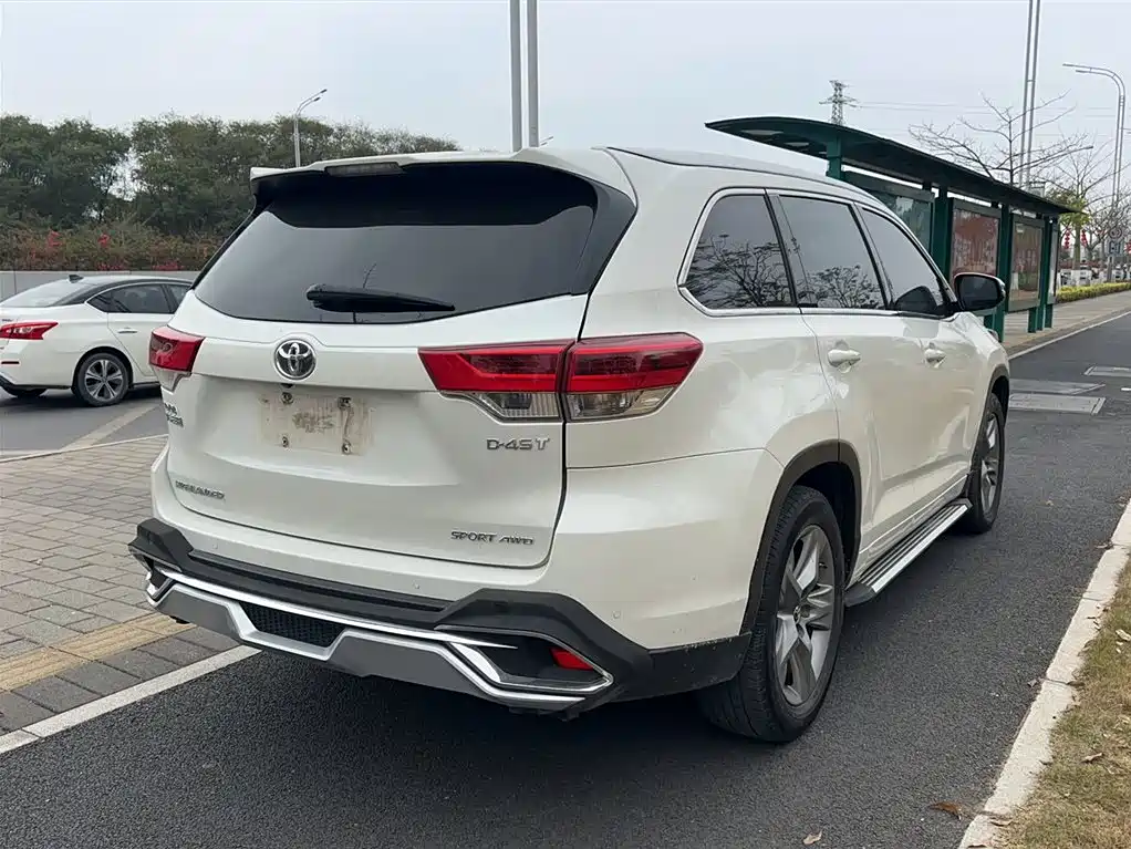 Highlander 2.0 T 4 WD Luxury 7-seat CN-V