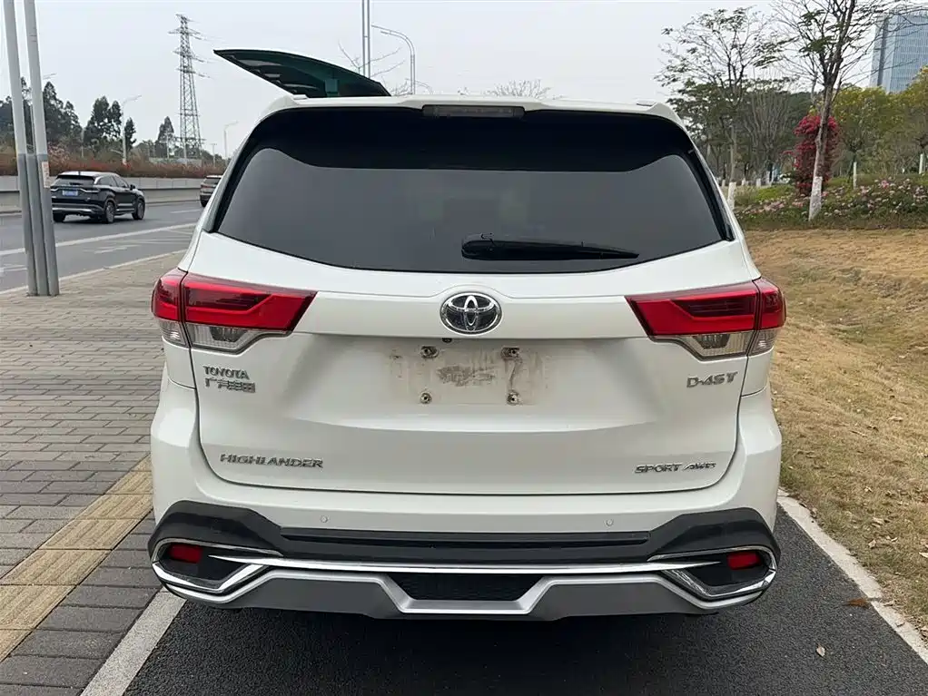 Highlander 2.0 T 4 WD Luxury 7-seat CN-V