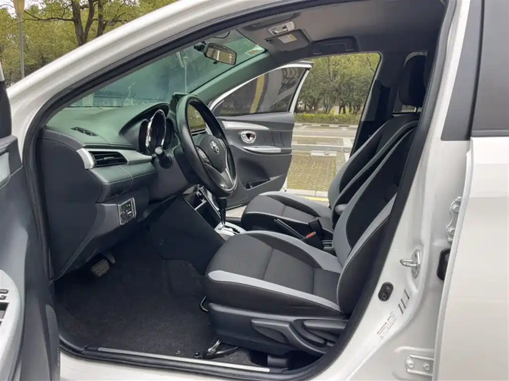 YARiS L Zhixuan 1.5 L CVT Leading
