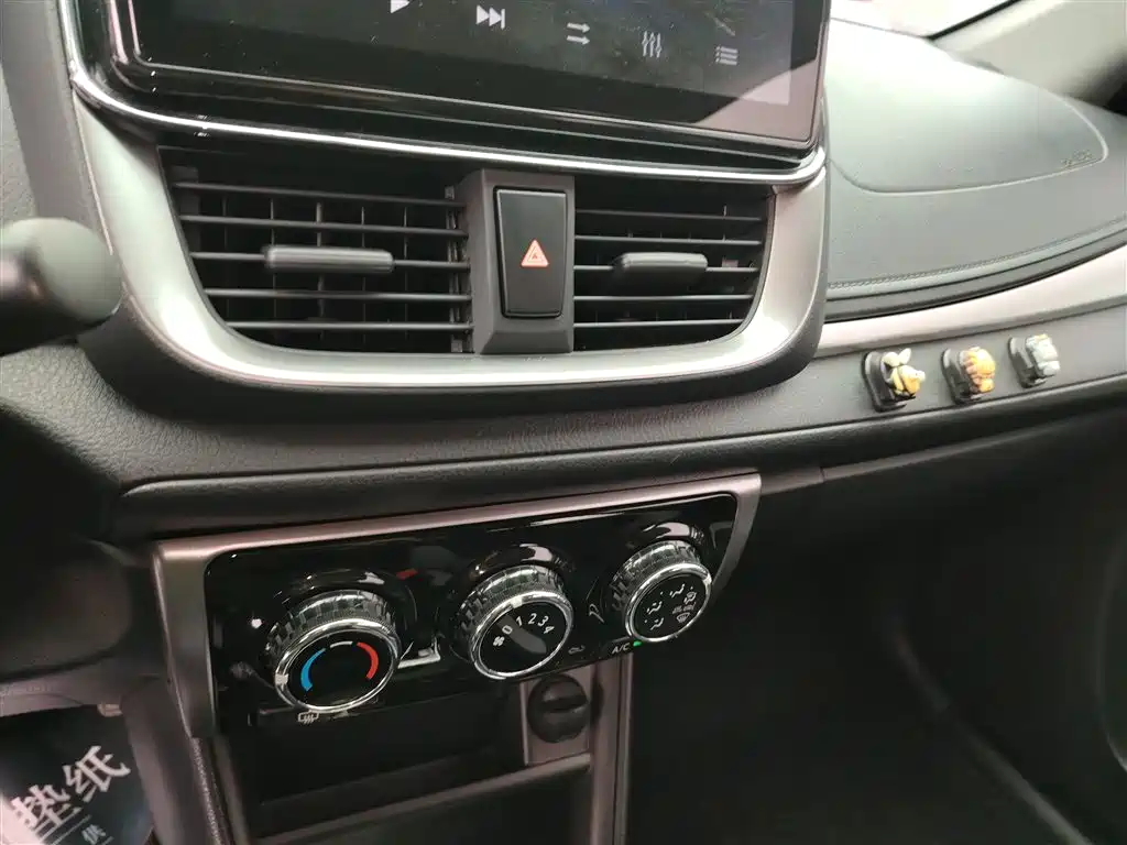 YARiS L Zhixuan 1.5 L CVT Leading