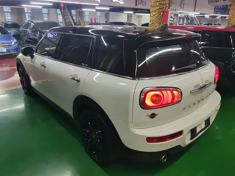 MINI CLUBMAN 1.5 T COOPER Artist
