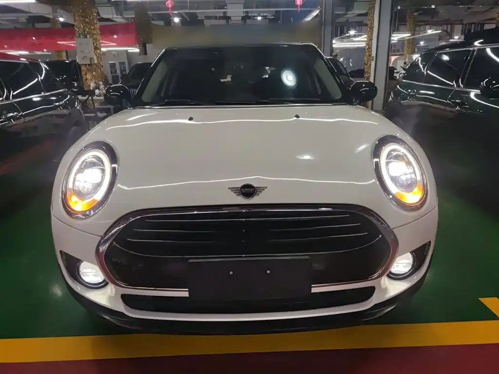 MINI CLUBMAN 1.5 T COOPER Artist