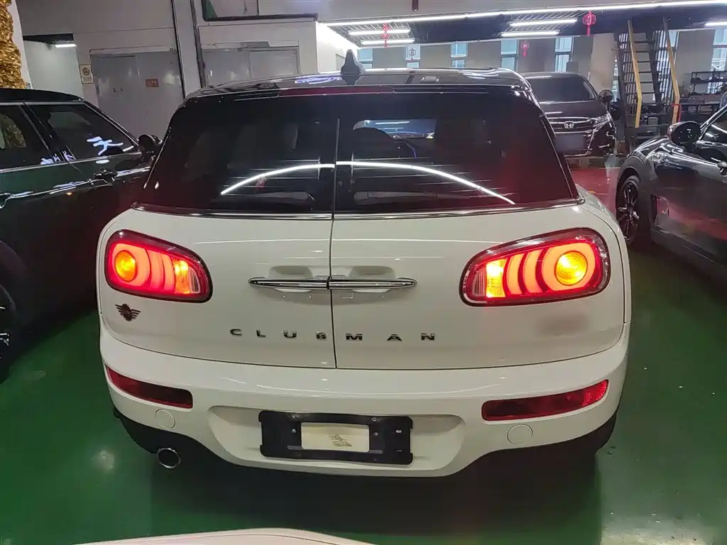 MINI CLUBMAN 1.5 T COOPER Artist