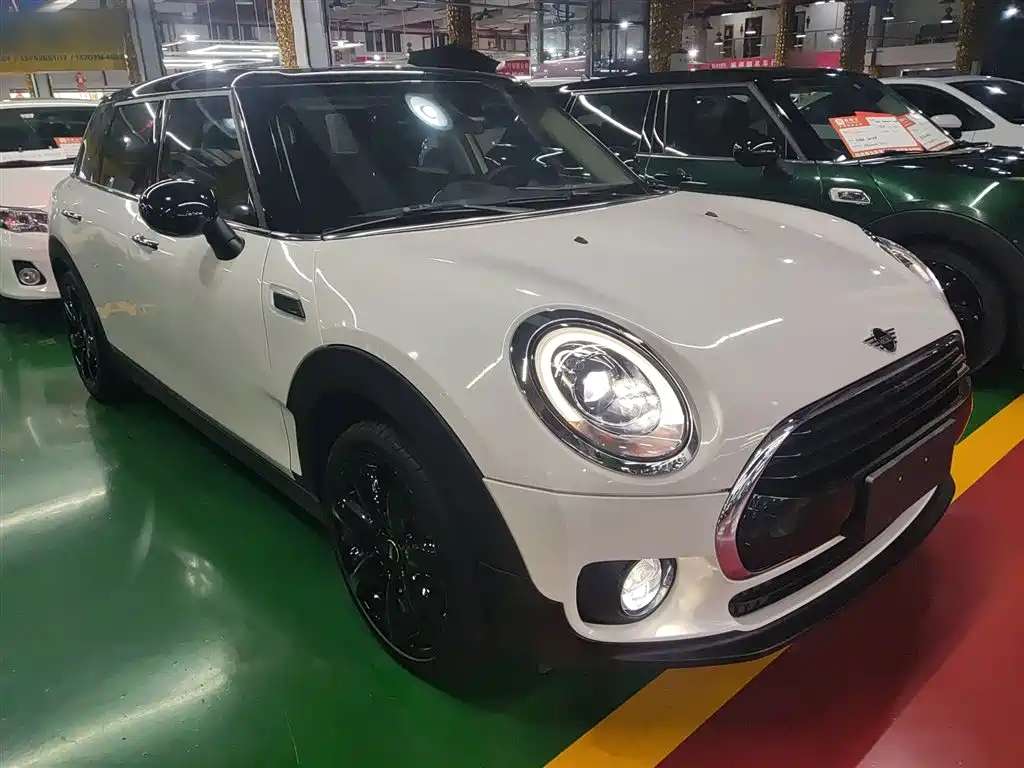 MINI CLUBMAN 1.5 T COOPER Artist