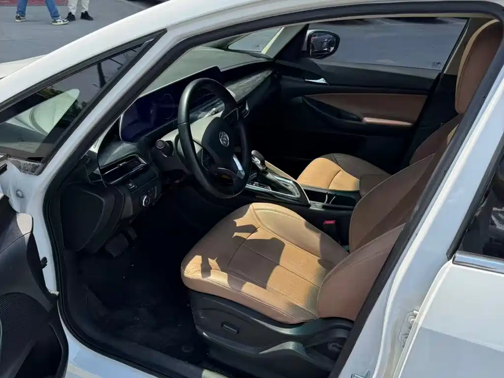 Buick GL6 323 T Light Hybrid Connected Luxury