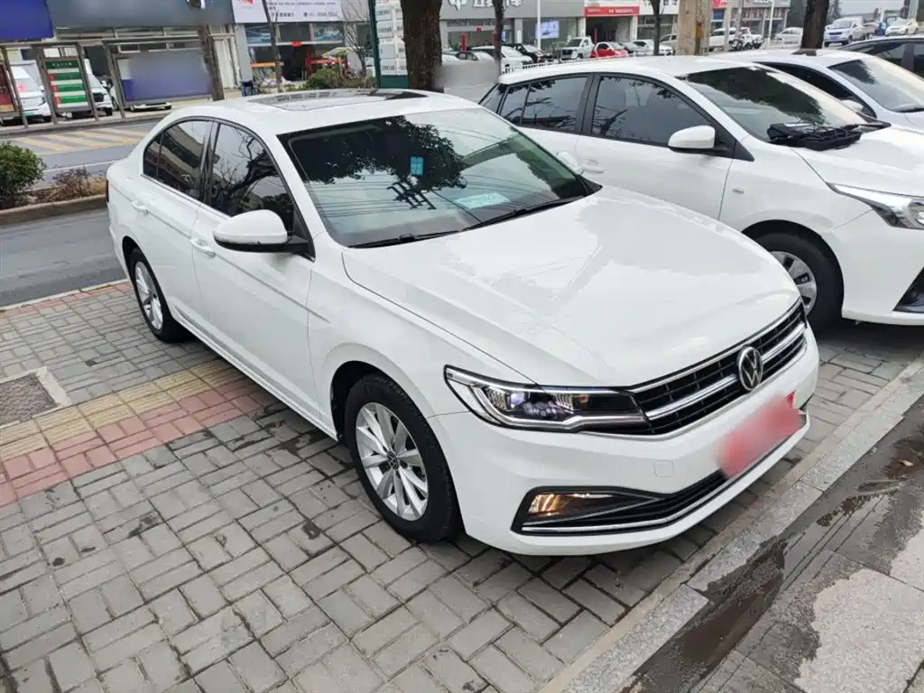 Bora 1.5 L Auto Comfort Connected