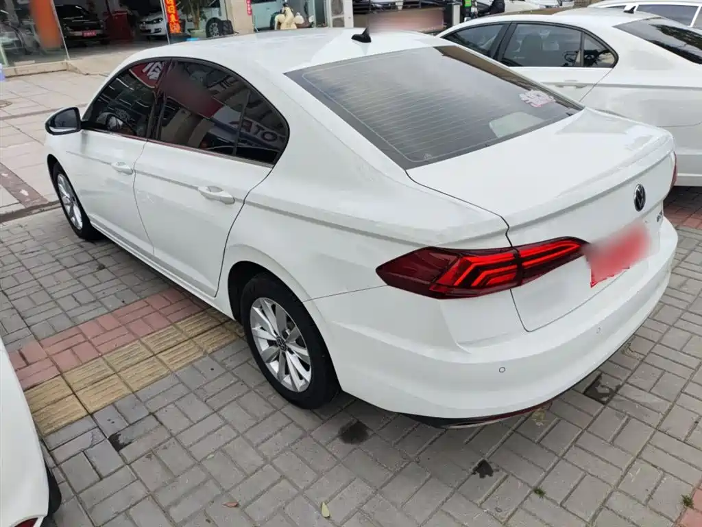 Bora 1.5 L Auto Comfort Connected