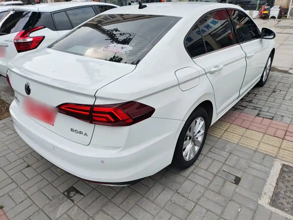 Bora 1.5 L Auto Comfort Connected