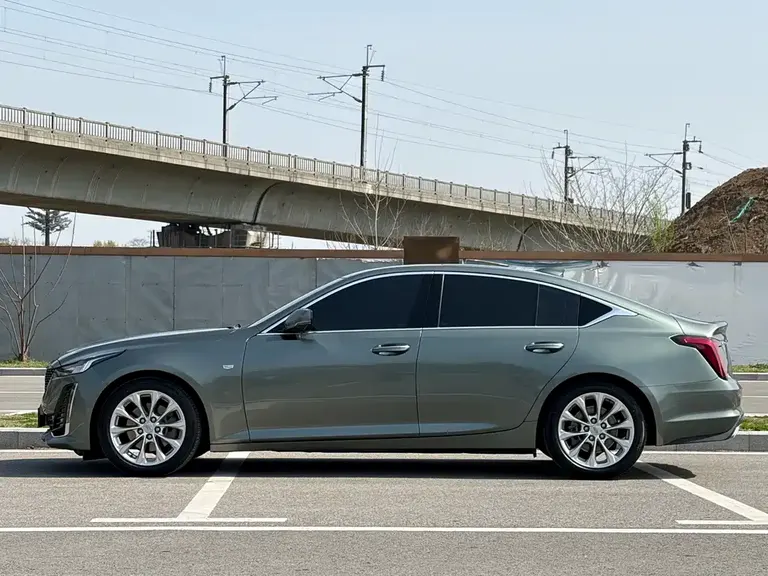 Cadillac CT5 28 T Luxury (Standard)
