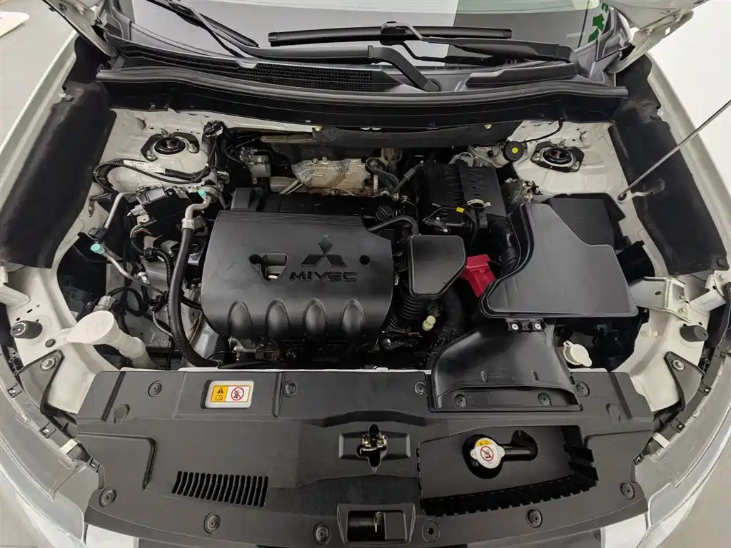 Outlander 2.0 L 2 WD Smooth Enjoyment 5-seat CN-V