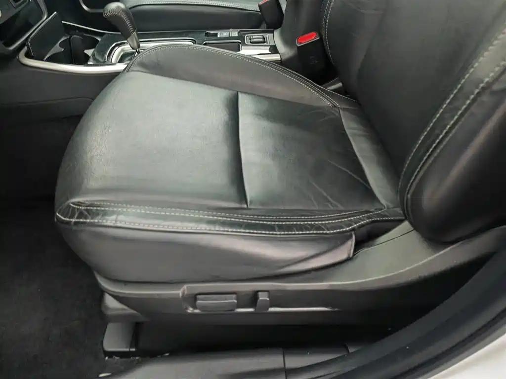 Outlander 2.0 L 2 WD Smooth Enjoyment 5-seat CN-V