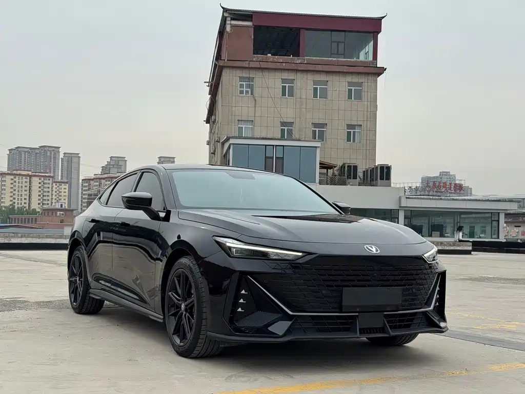 Changan UNI-V 1.5 T Distinguished