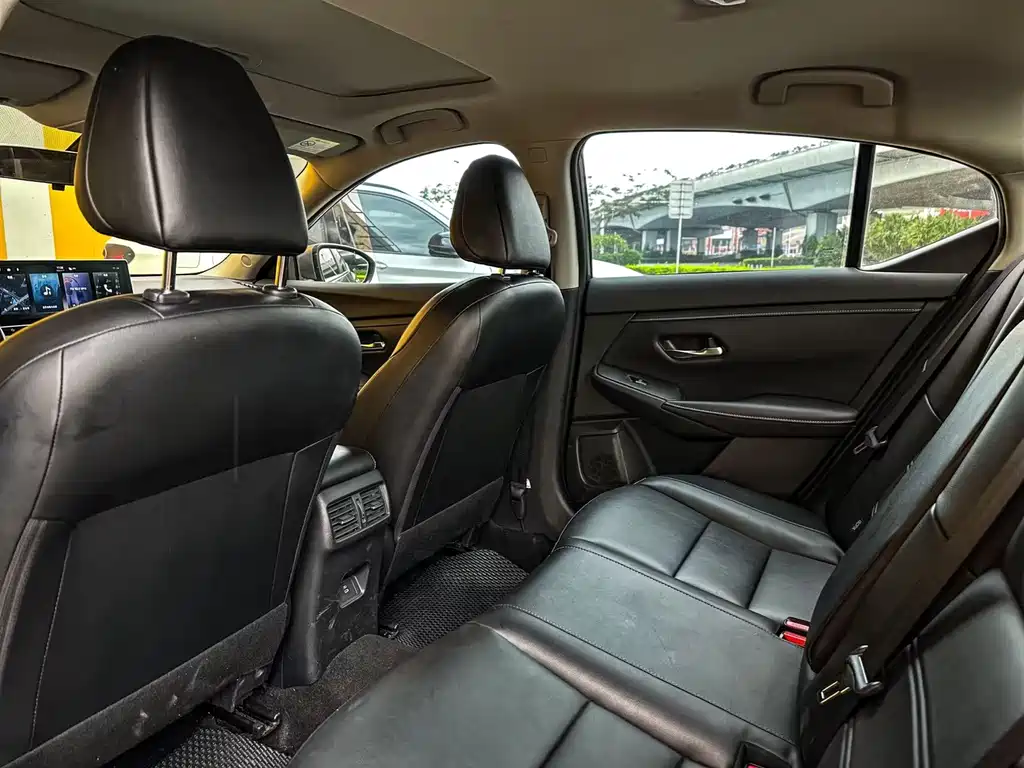 Sylphy 1.6 L CVT Joy