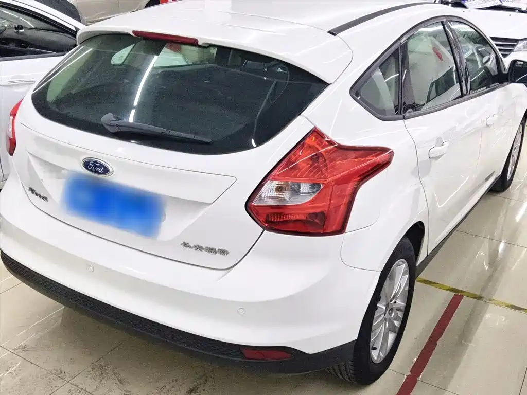 Focus Hatchback 1.6 L Auto Comfort